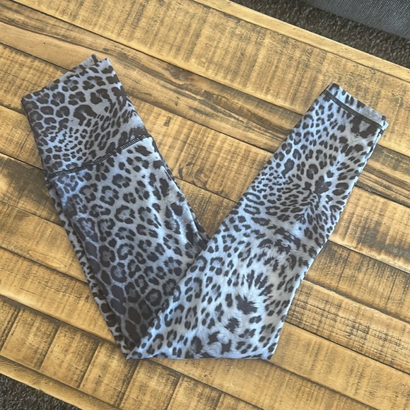 Yogalicious Jaguar Grey Leggings - Picture 10 of 10